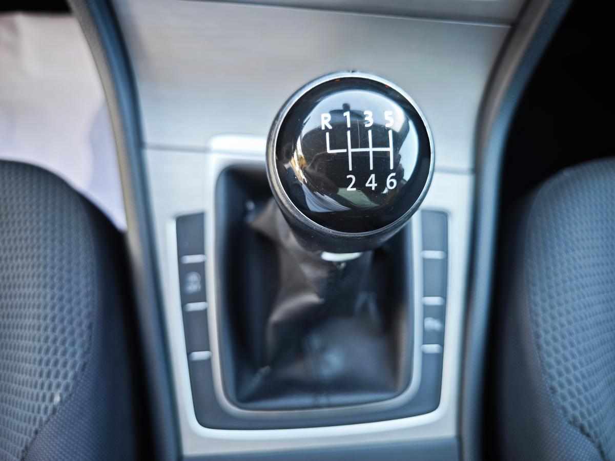 volkswagen-golf-1-6-tdi-bluemotion-2015-diesel-1598cc
