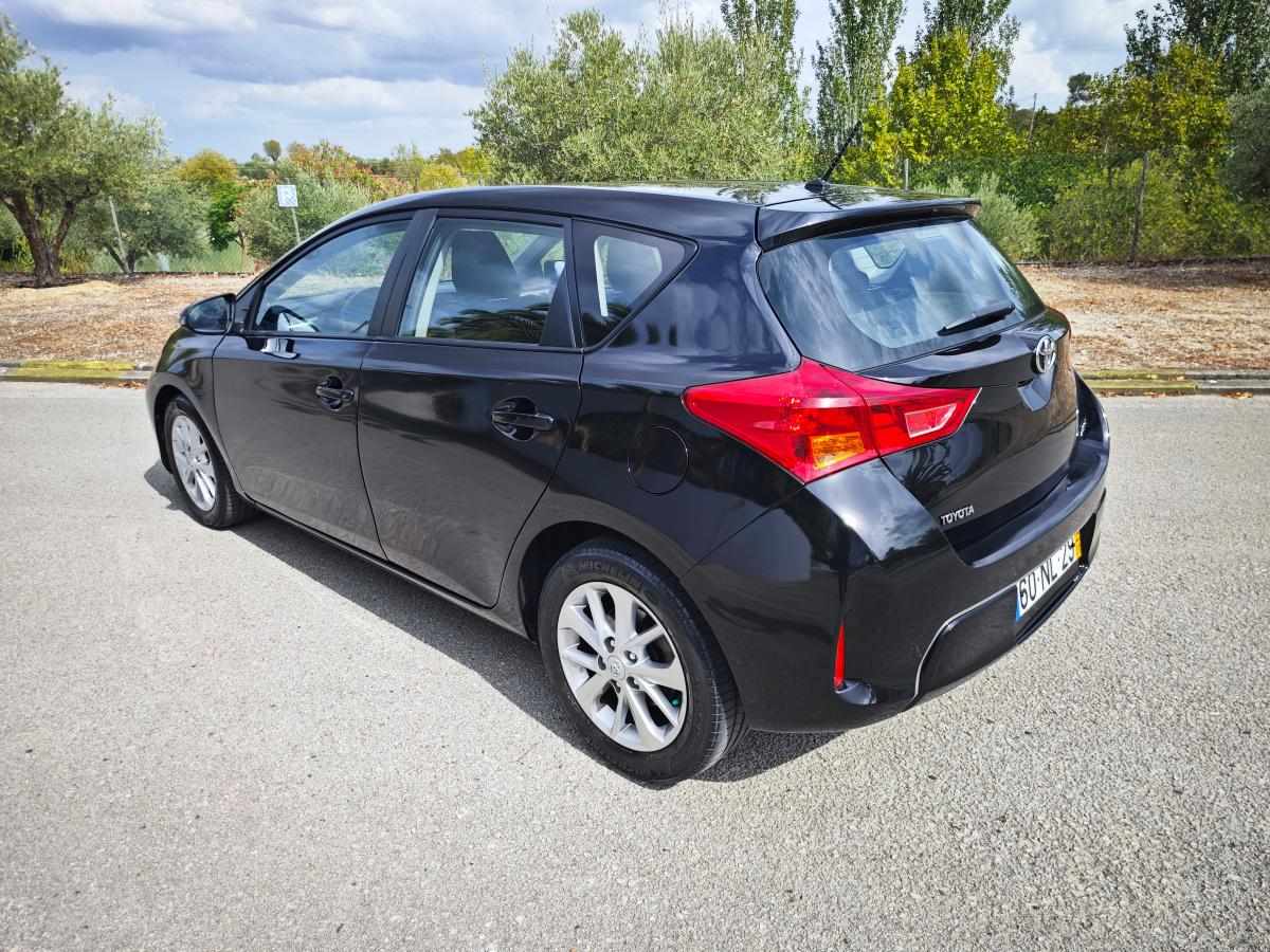 toyota-auris-1-33-dual-vvt-i-2013-gasolina-1329cc