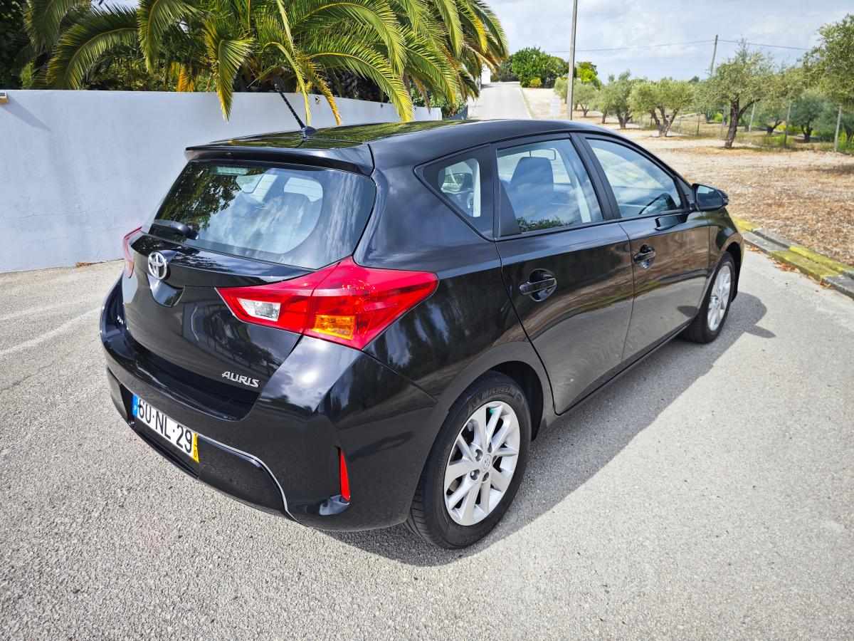 toyota-auris-1-33-dual-vvt-i-2013-gasolina-1329cc
