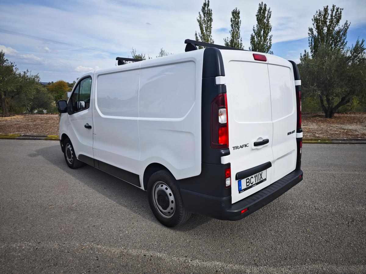 renault-trafic-2-0-131cv-2023-diesel-1997cc