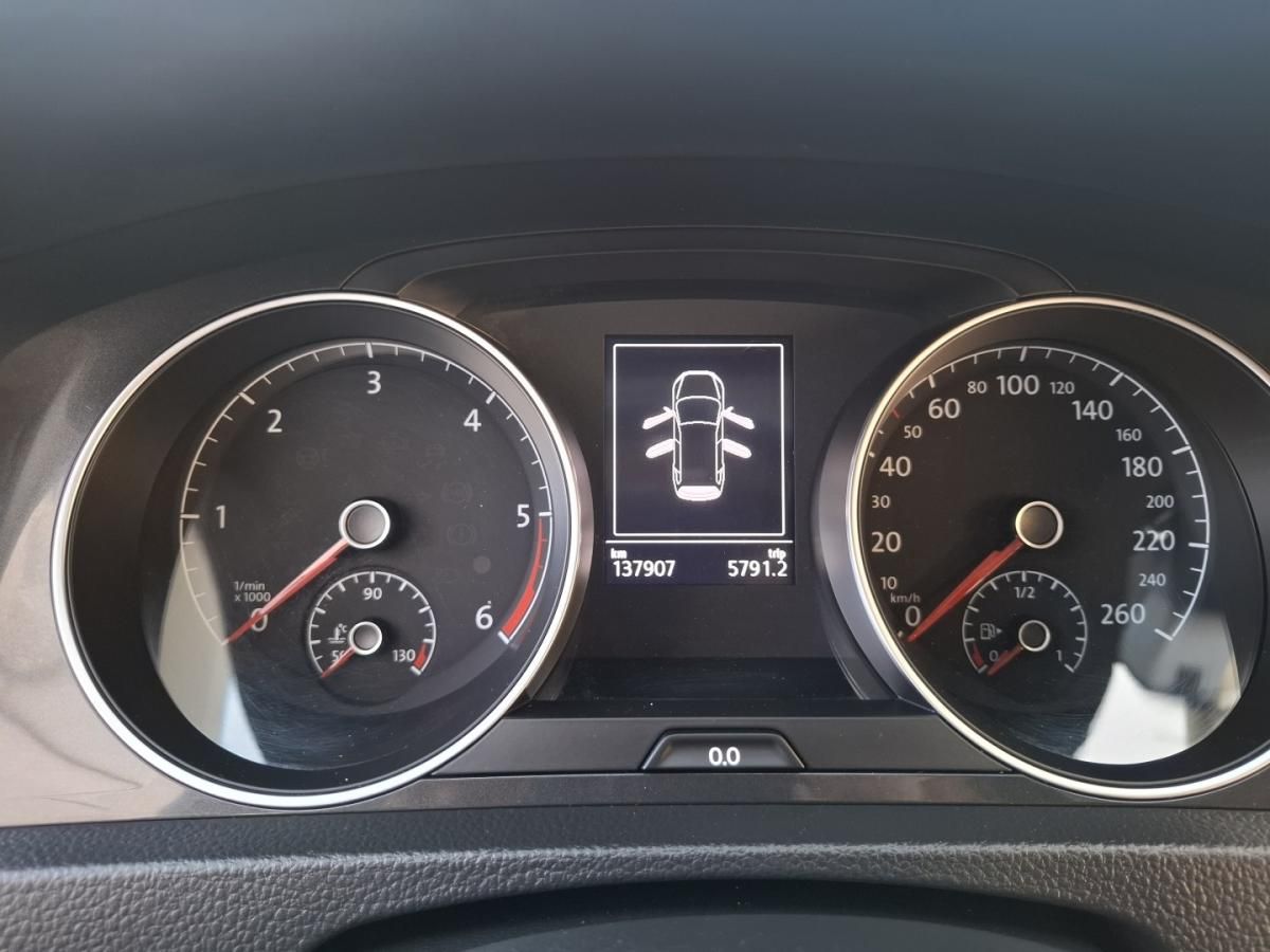 volkswagen-golf-variant-2018-diesel-1598cc