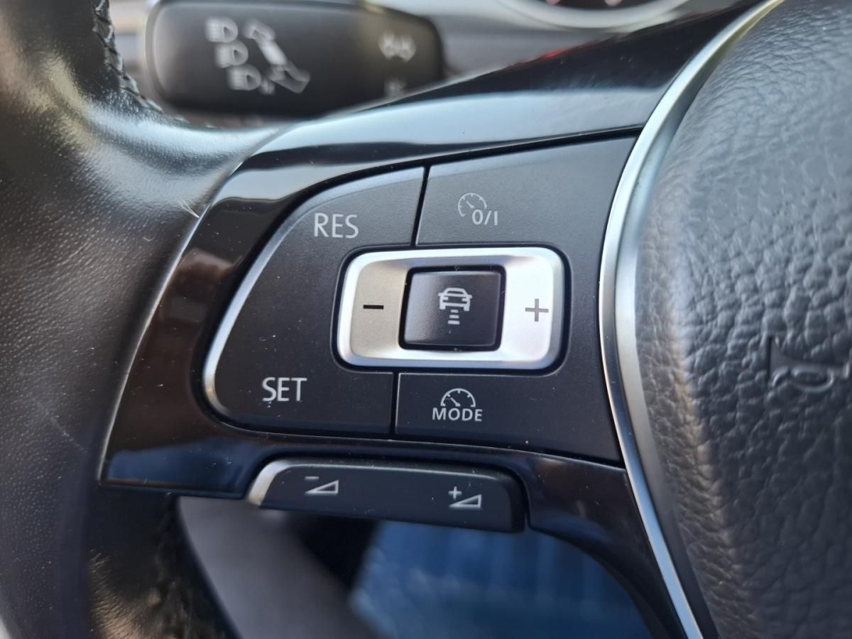 volkswagen-golf-variant-2018-diesel-1598cc