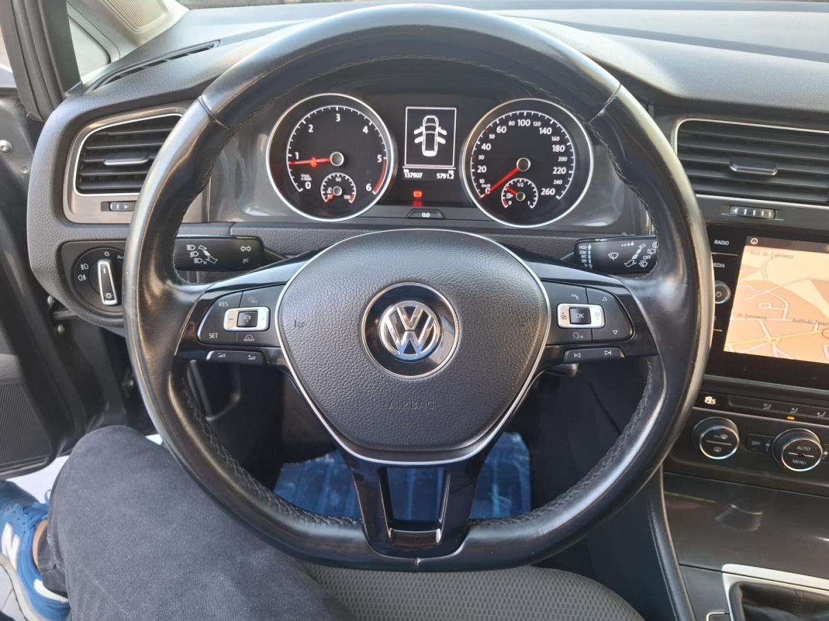 volkswagen-golf-variant-2018-diesel-1598cc