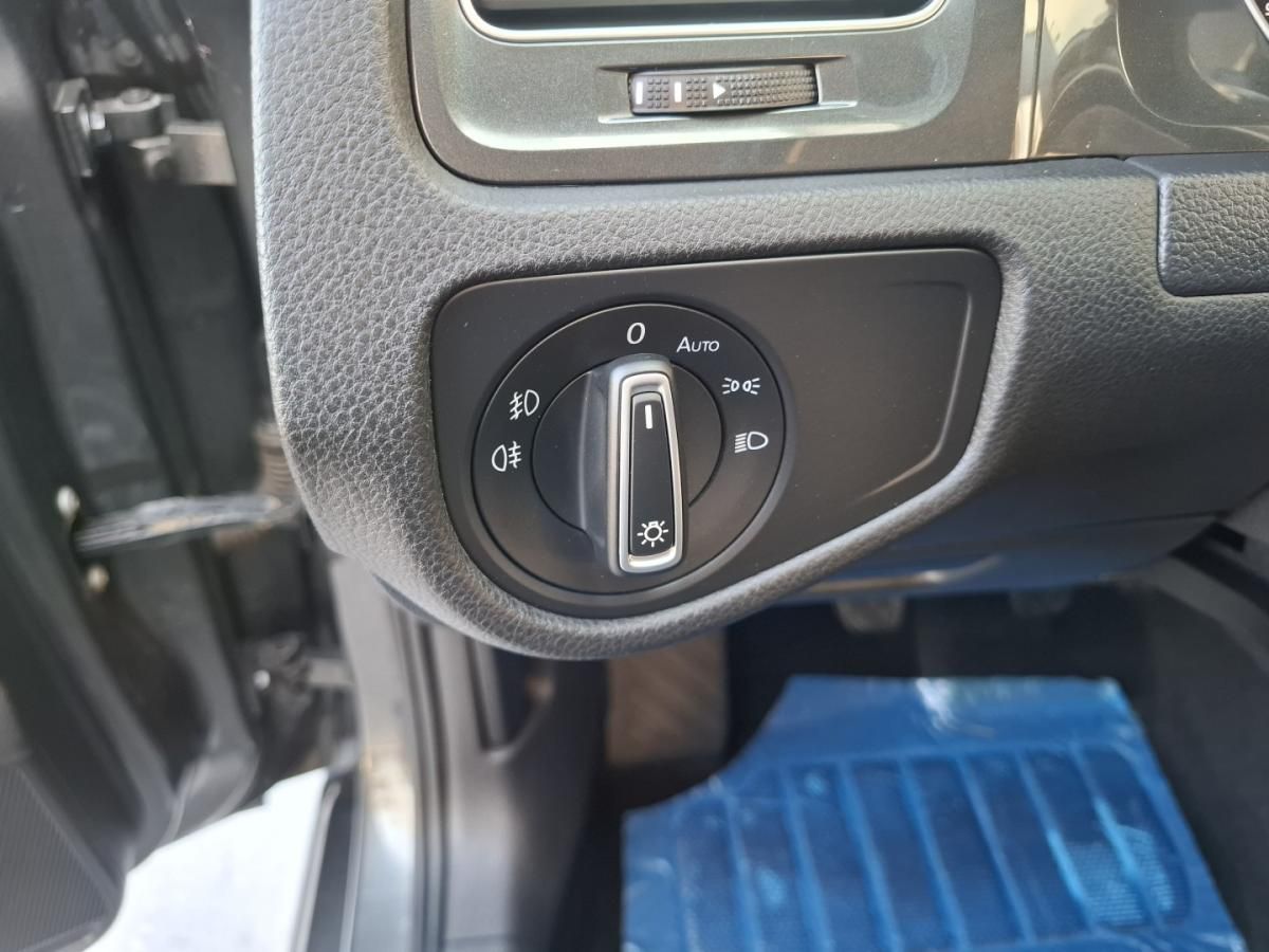 volkswagen-golf-variant-2018-diesel-1598cc