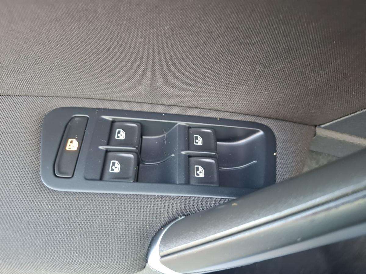 volkswagen-golf-variant-2018-diesel-1598cc