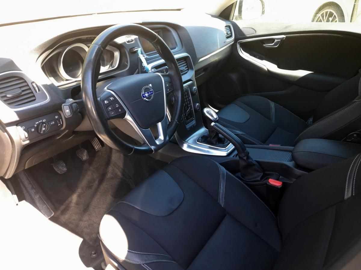 volvo-v40-2013-diesel-1560cc