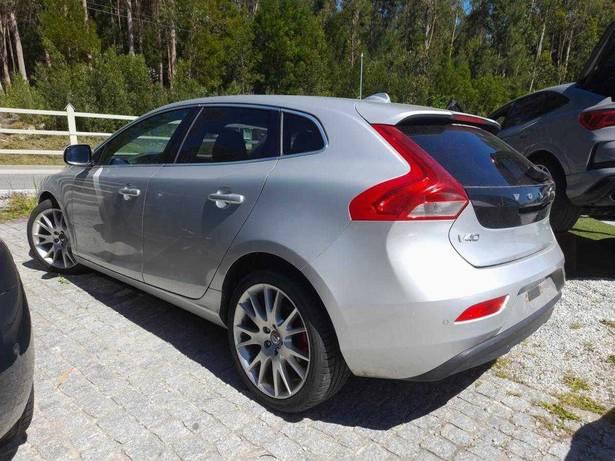 volvo-v40-2013-diesel-1560cc