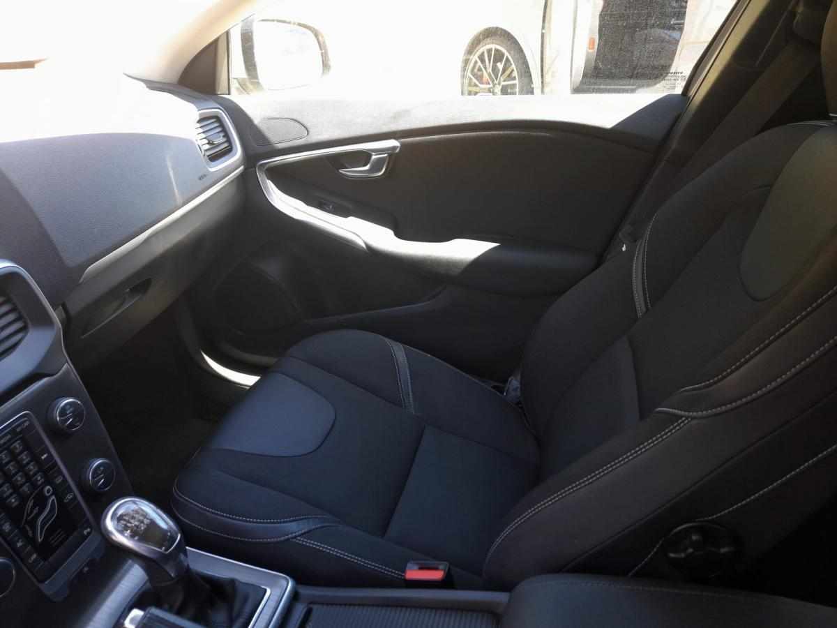 volvo-v40-2013-diesel-1560cc