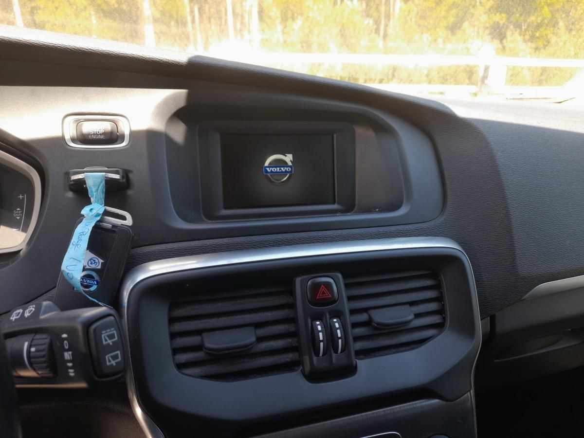 volvo-v40-2013-diesel-1560cc