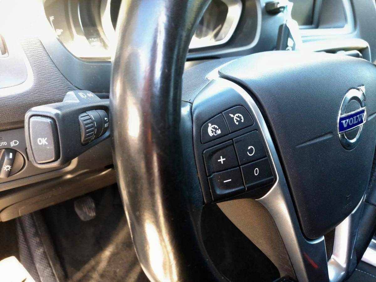 volvo-v40-2013-diesel-1560cc