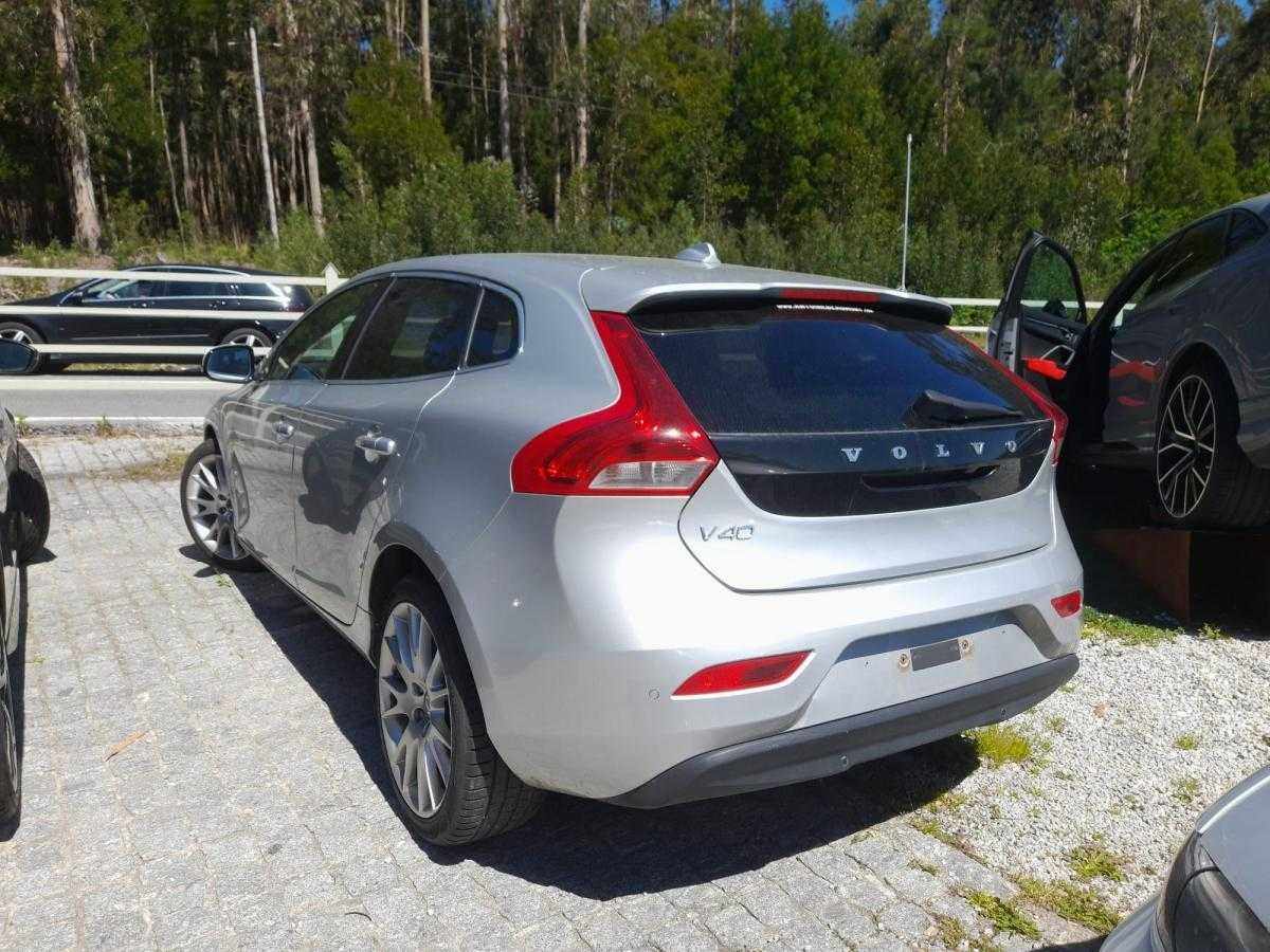 volvo-v40-2013-diesel-1560cc