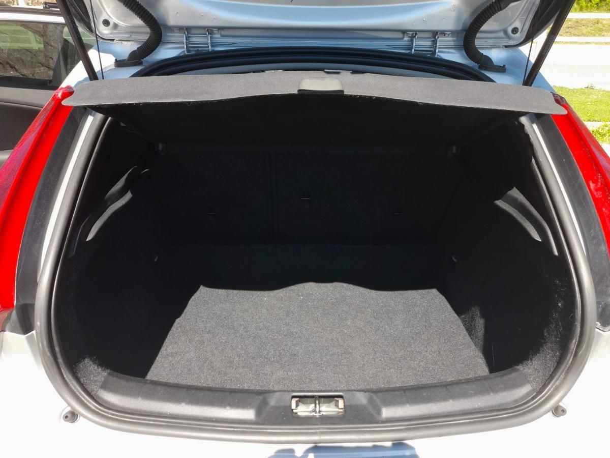 volvo-v40-2013-diesel-1560cc