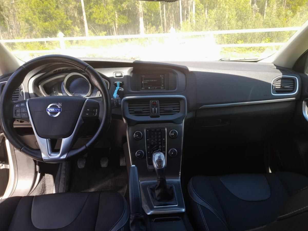 volvo-v40-2013-diesel-1560cc