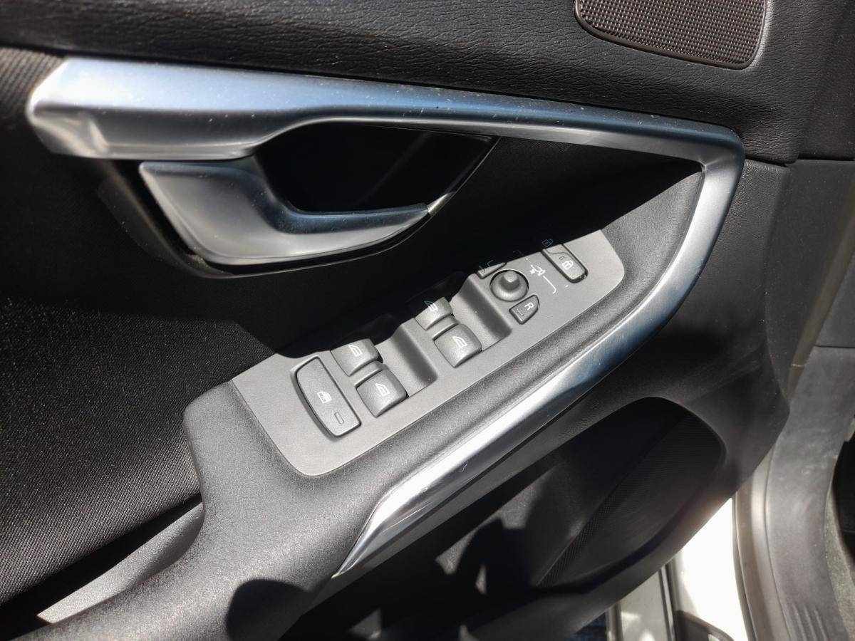 volvo-v40-2013-diesel-1560cc