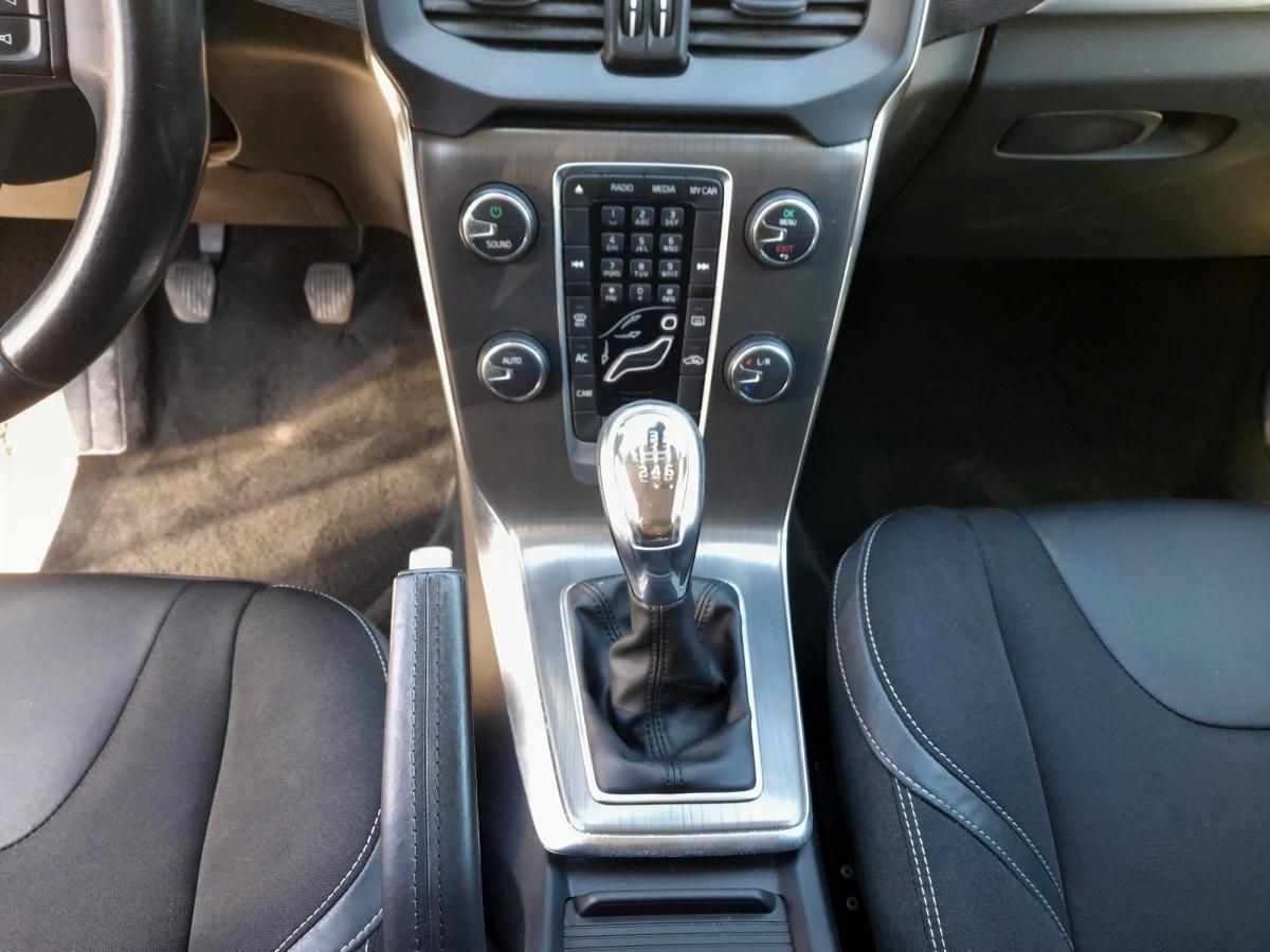 volvo-v40-2013-diesel-1560cc