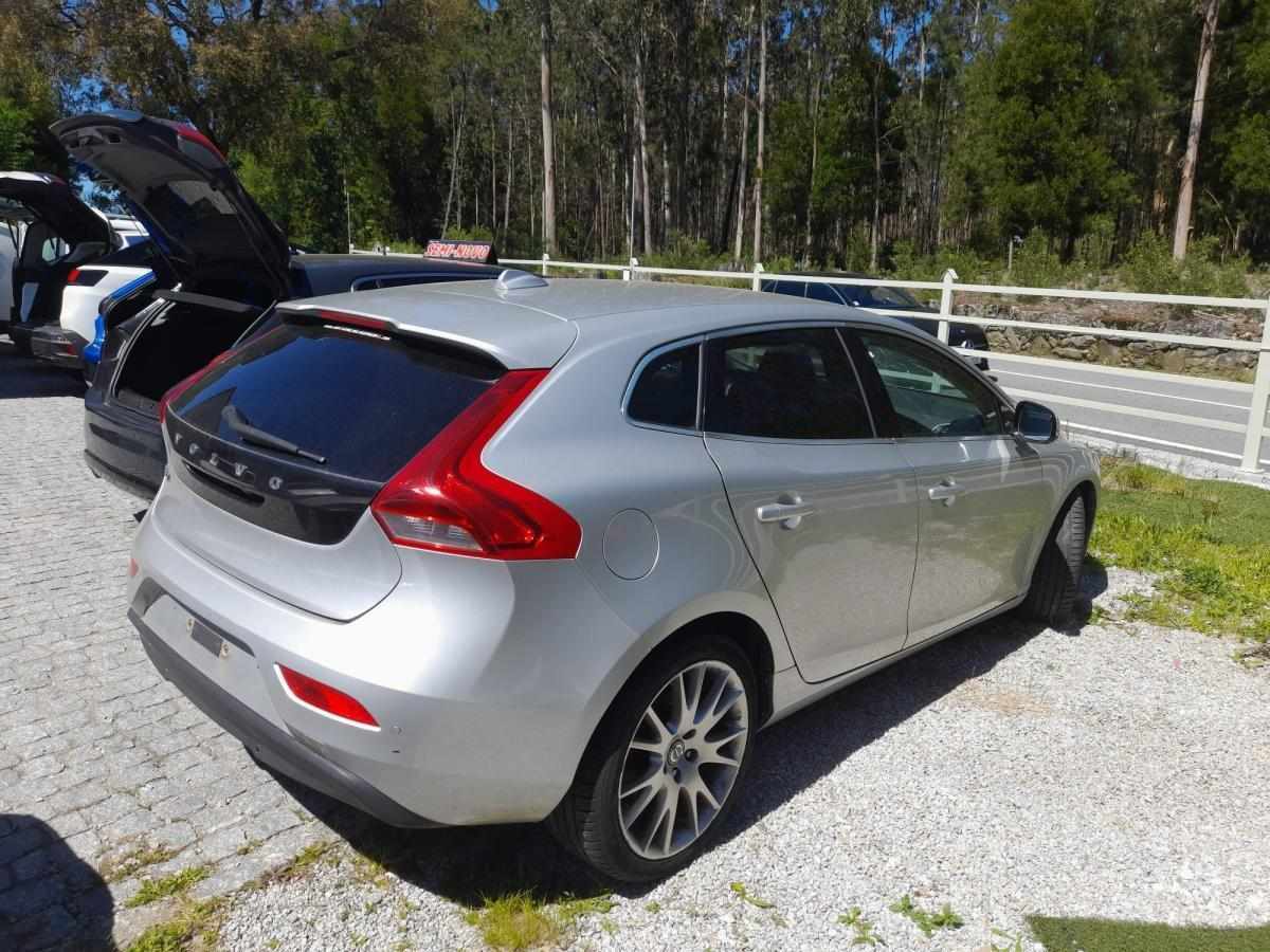 volvo-v40-2013-diesel-1560cc