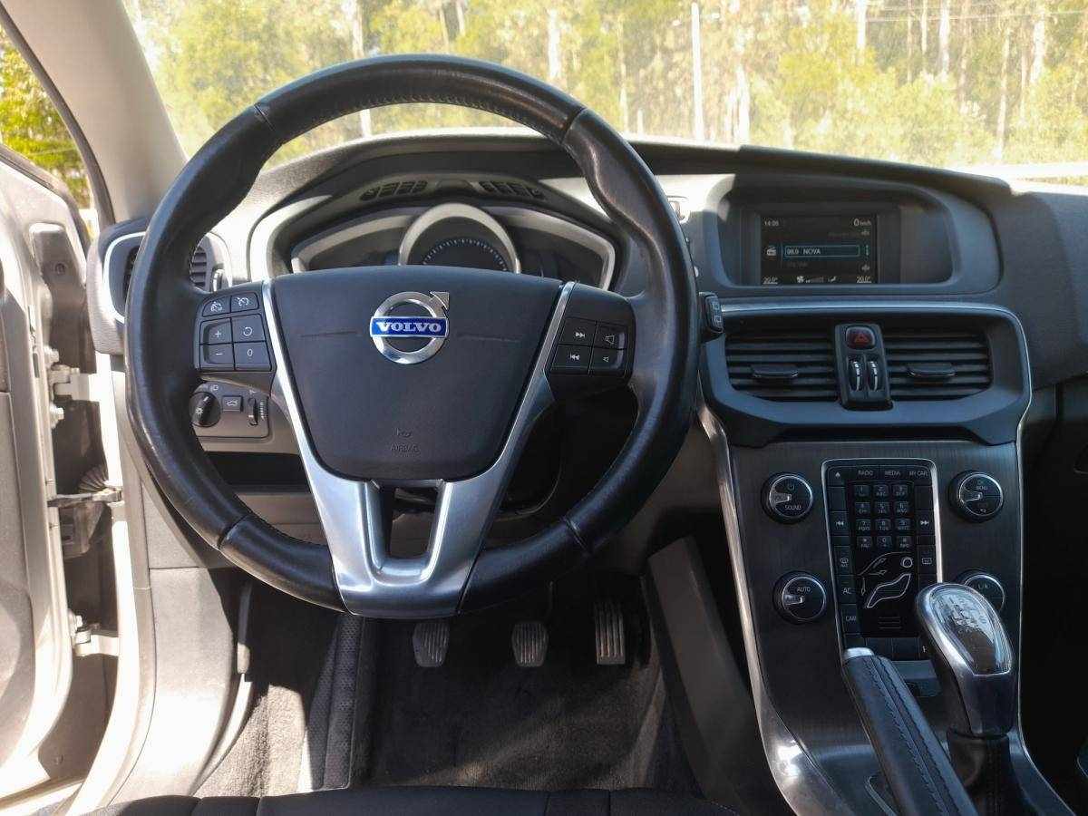 volvo-v40-2013-diesel-1560cc