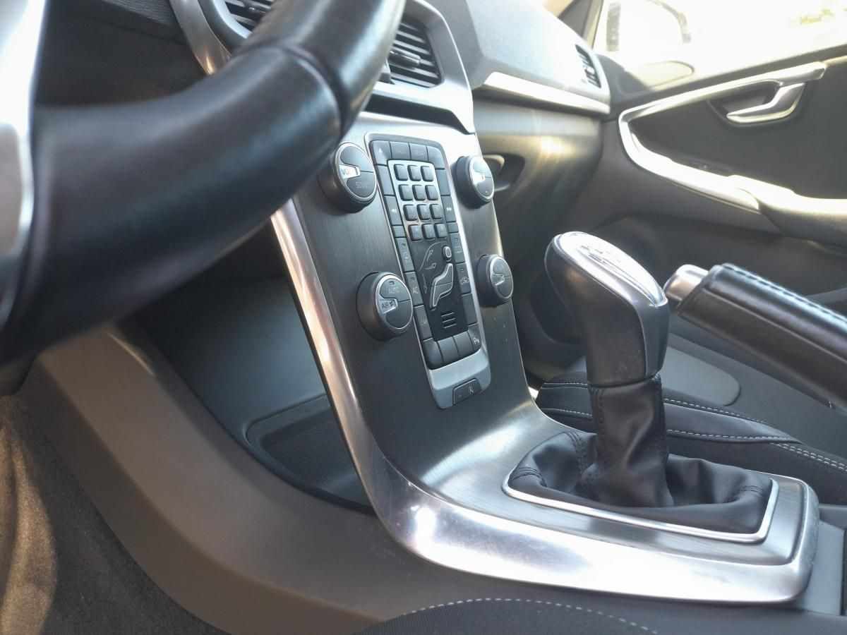 volvo-v40-2013-diesel-1560cc