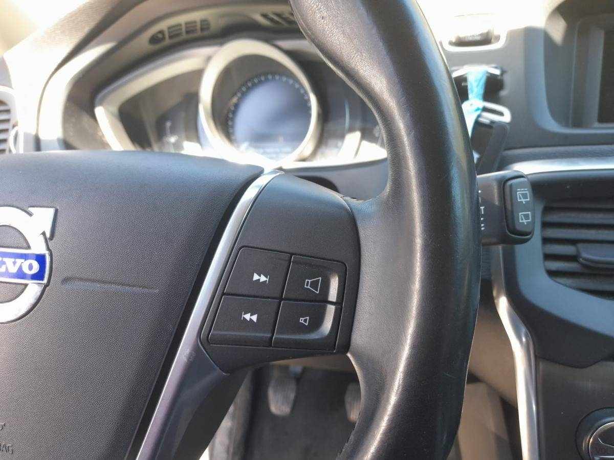 volvo-v40-2013-diesel-1560cc