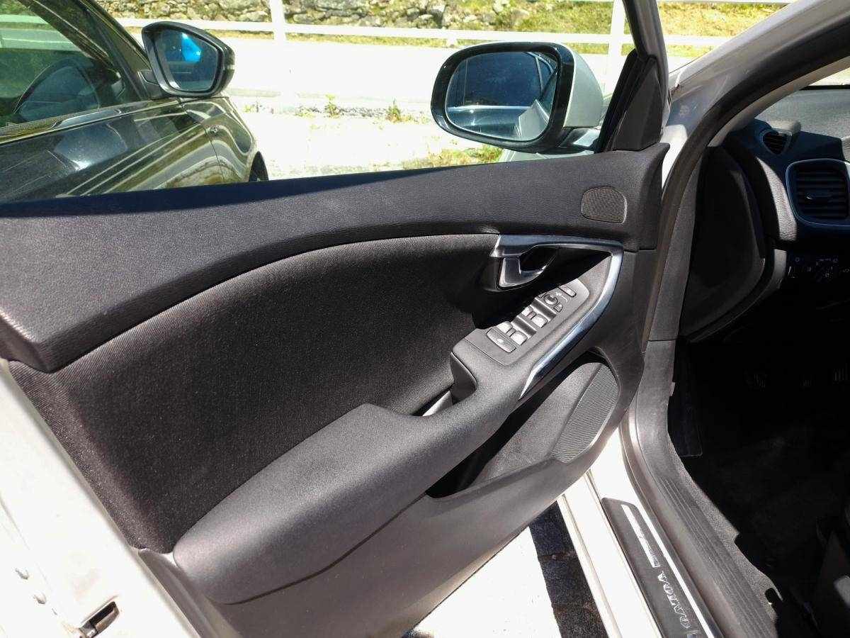 volvo-v40-2013-diesel-1560cc