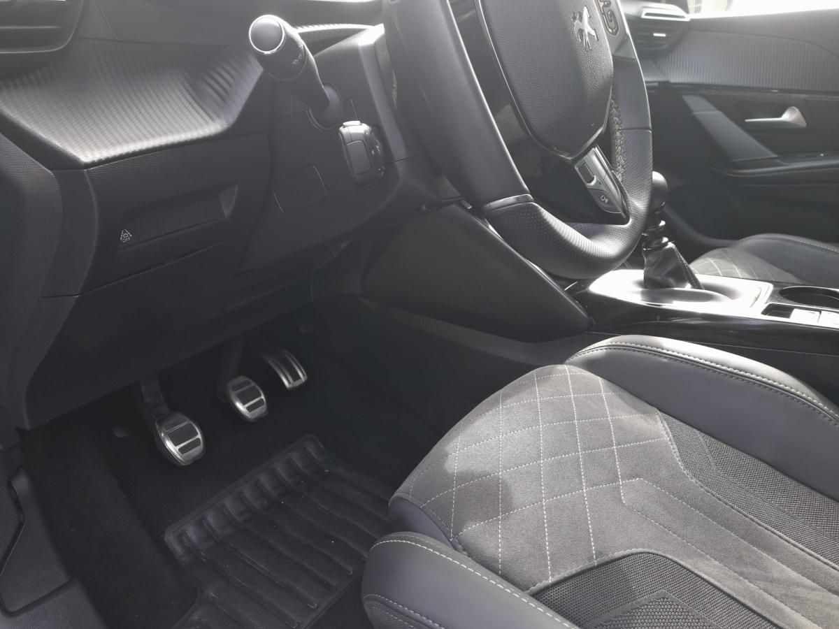 peugeot-208-2021-gasolina-1199cc