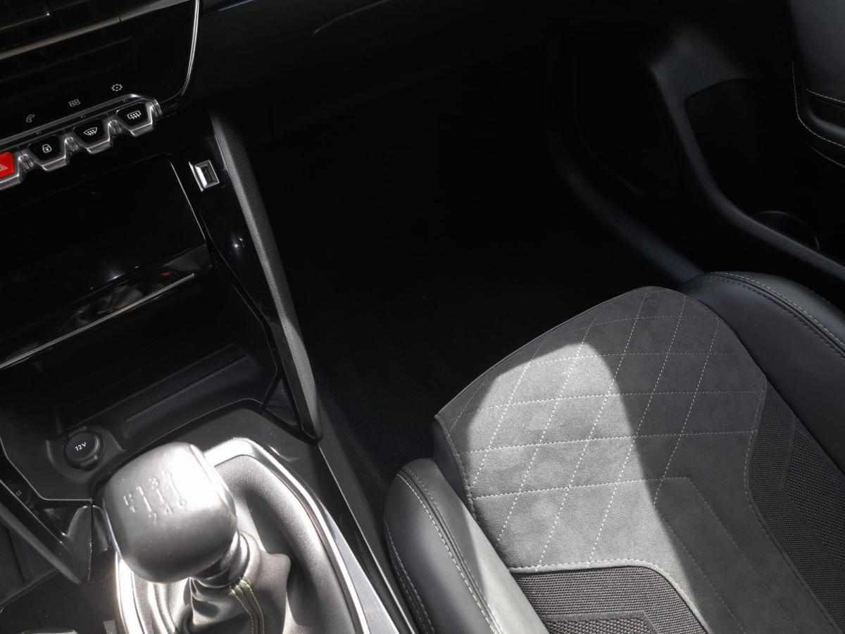 peugeot-208-2021-gasolina-1199cc