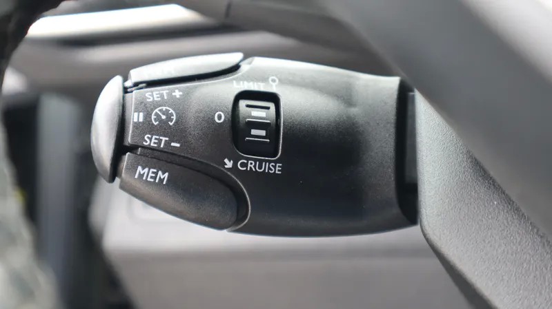 peugeot-3008-2017-diesel-1560cc