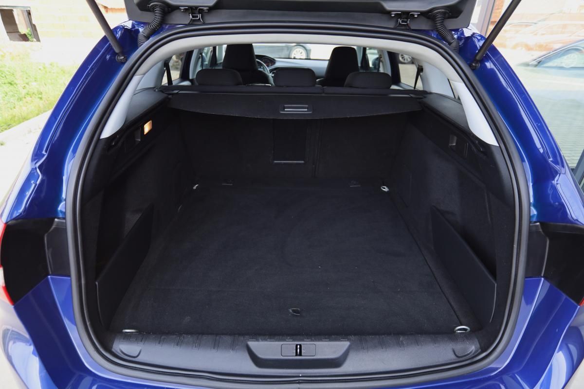 peugeot-308-sw-2018-diesel-1499cc