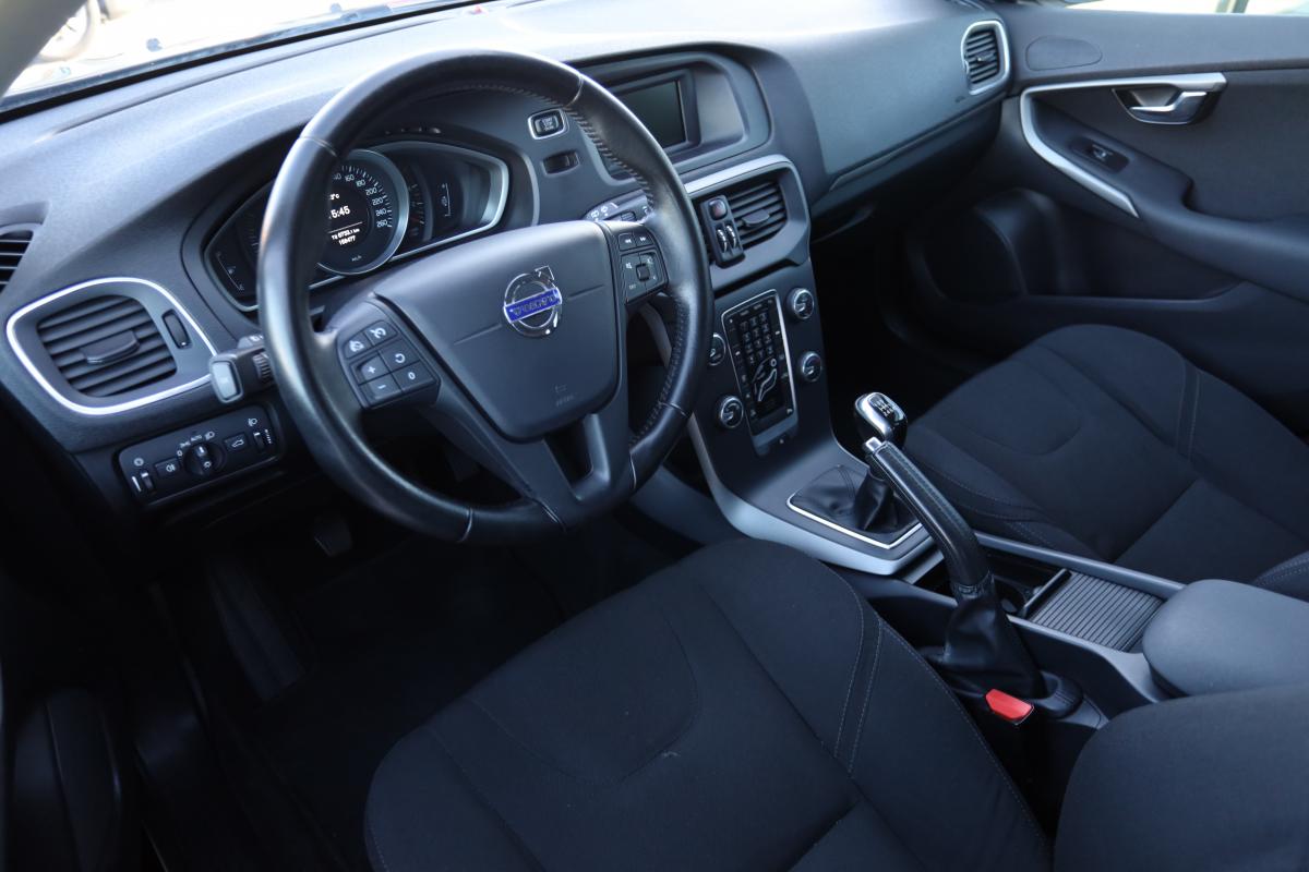 volvo-v40-2016-diesel-1969cc