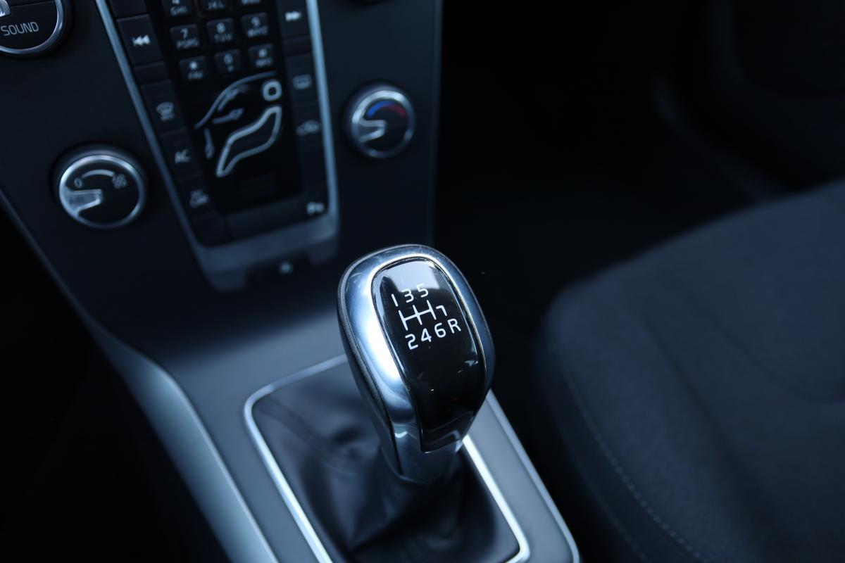 volvo-v40-2016-diesel-1969cc