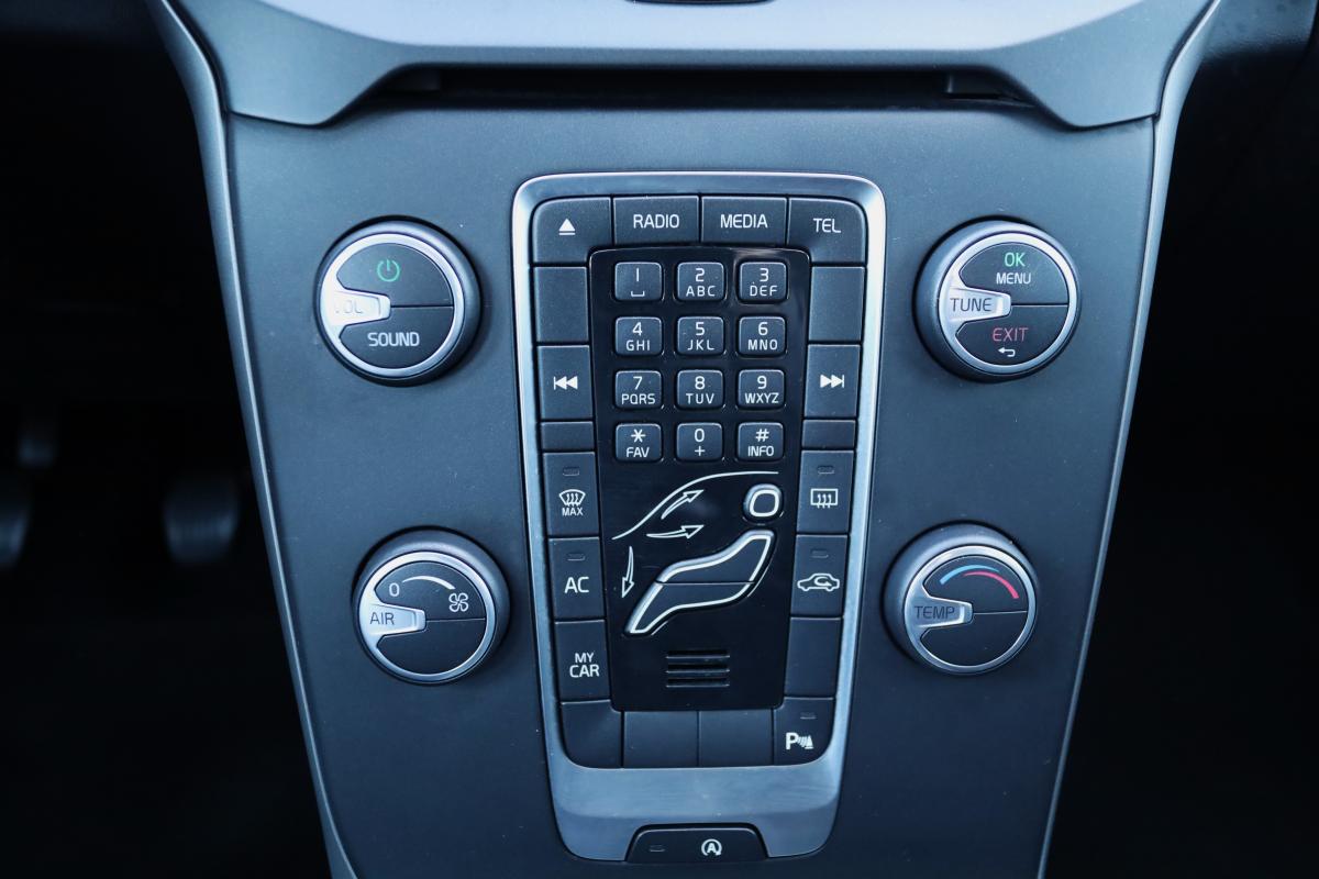volvo-v40-2016-diesel-1969cc