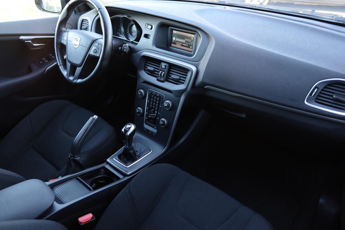 volvo-v40-2016-diesel-1969cc