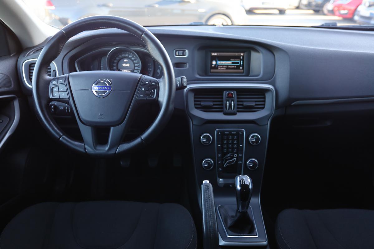 volvo-v40-2016-diesel-1969cc