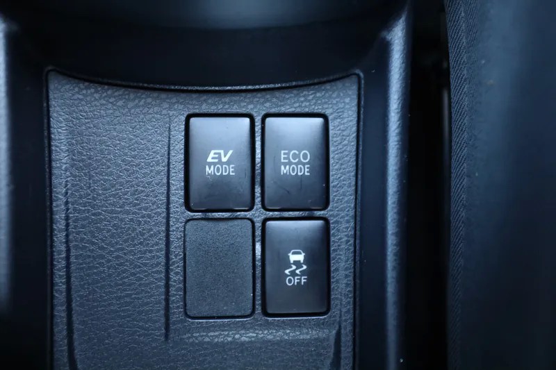 toyota-yaris-2019-hibrido-a-gasolina-1497cc