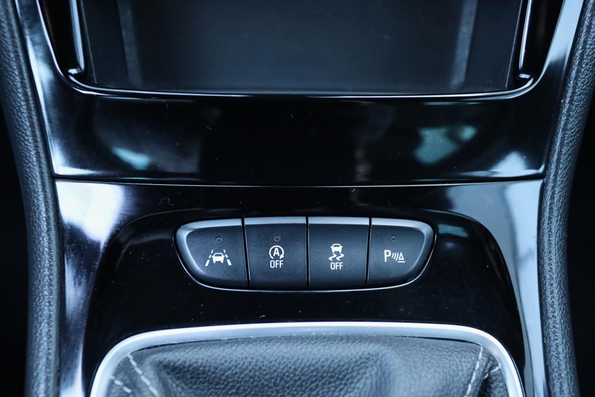 opel-astra-2020-diesel-1496cc
