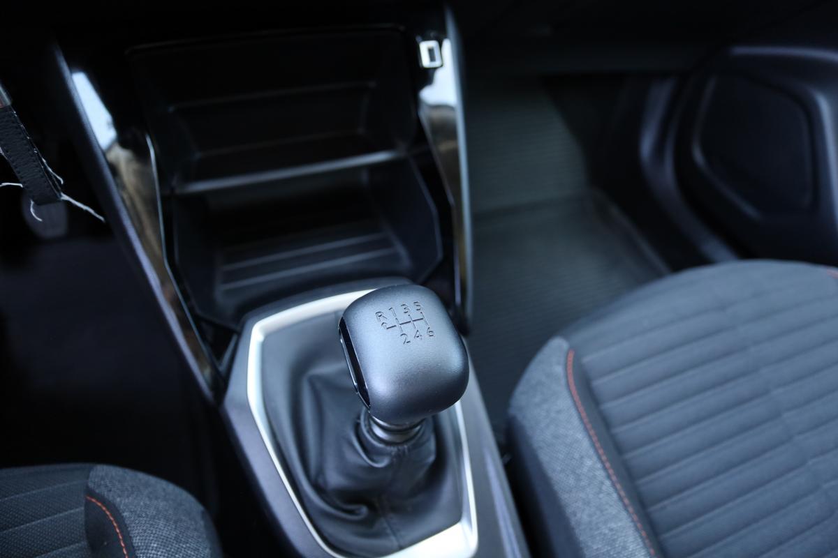 peugeot-2008-2022-gasolina-1199cc