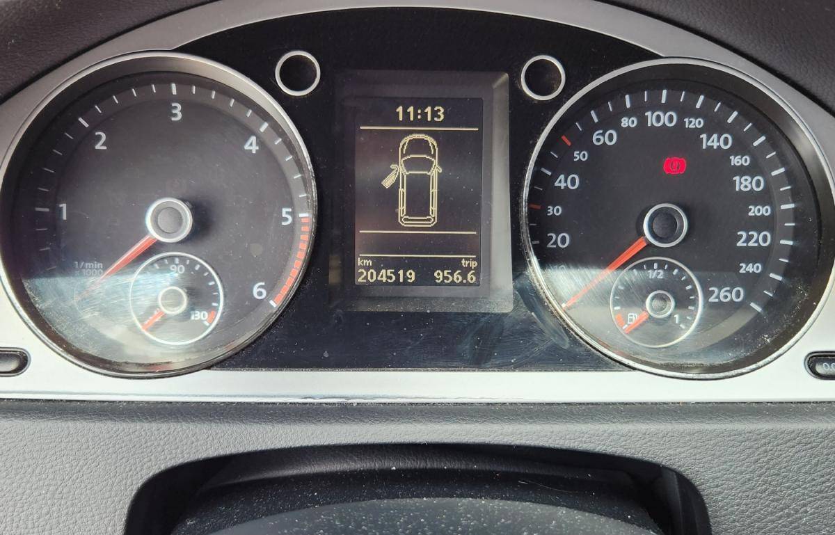 volkswagen-passat-variant-2009-diesel-1598cc