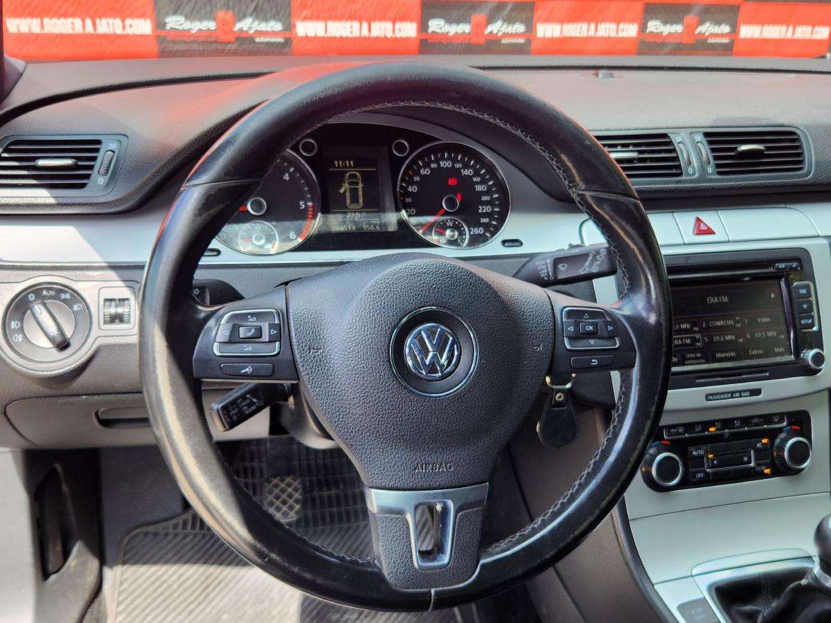 volkswagen-passat-variant-2009-diesel-1598cc