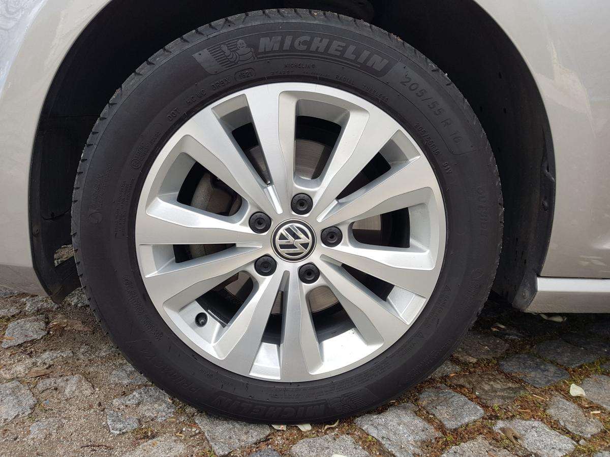 volkswagen-golf-variant-2014-diesel-1968cc