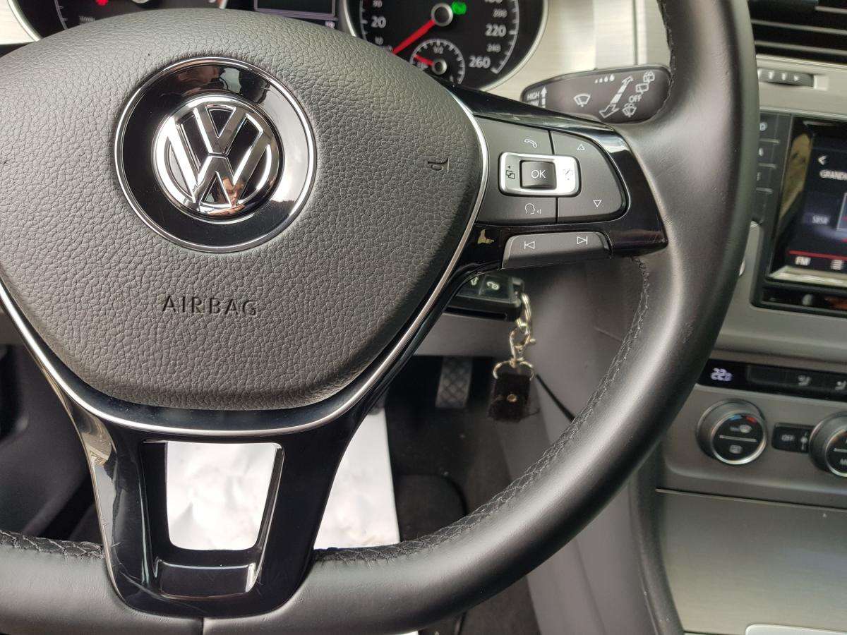 volkswagen-golf-variant-2014-diesel-1968cc