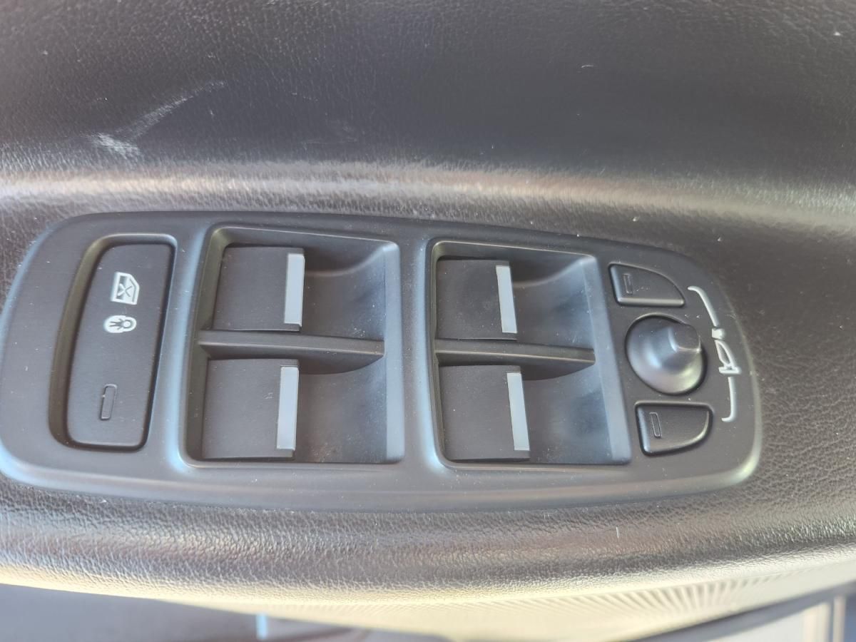 jaguar-xe-2015-diesel-1999cc