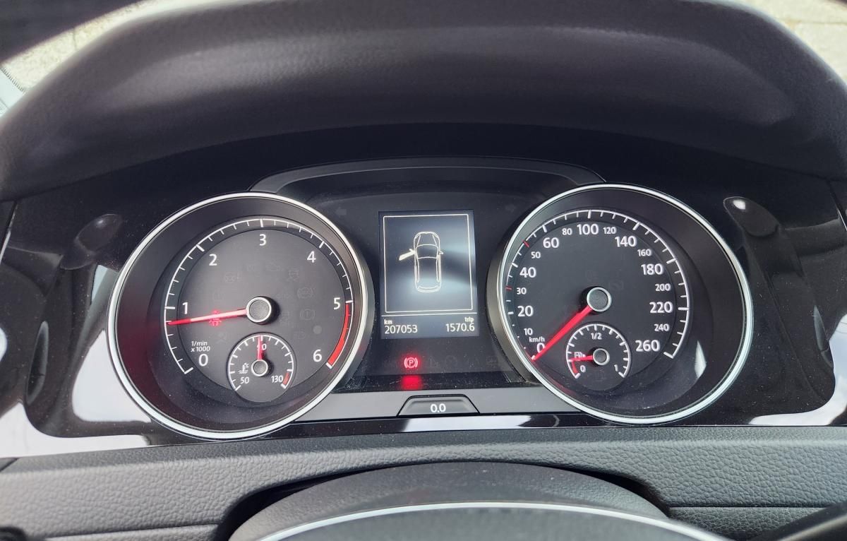 volkswagen-golf-2013-diesel-1968cc