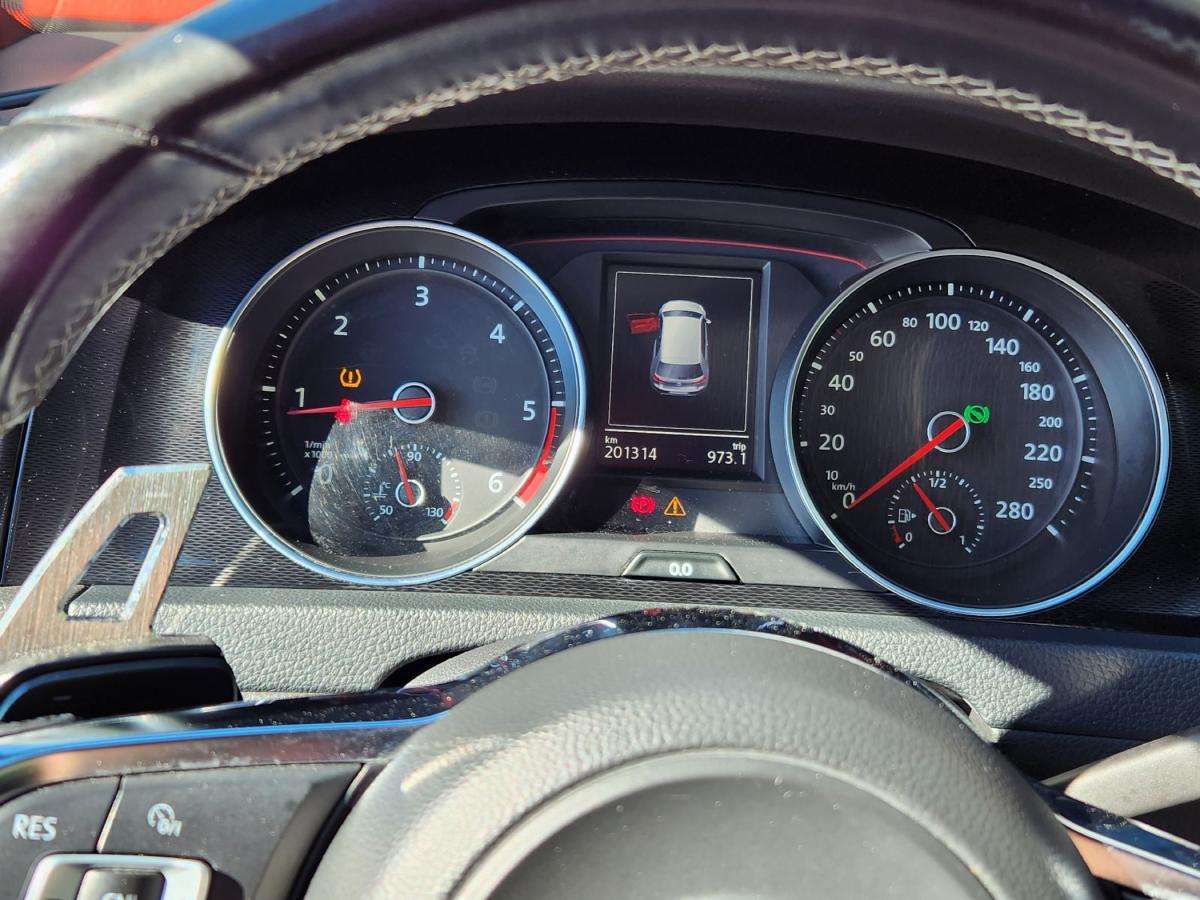 volkswagen-golf-2013-diesel-1968cc