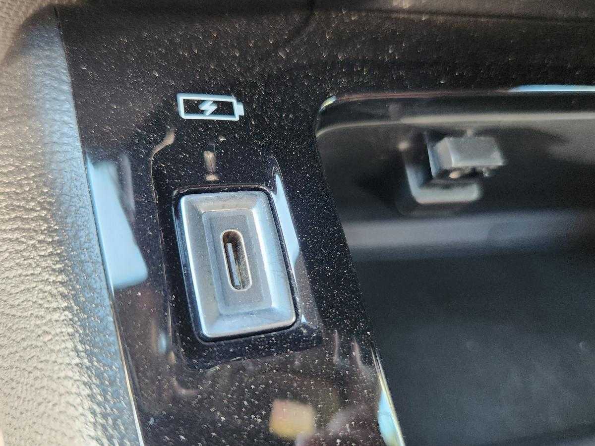 peugeot-208-2023-diesel-1499cc