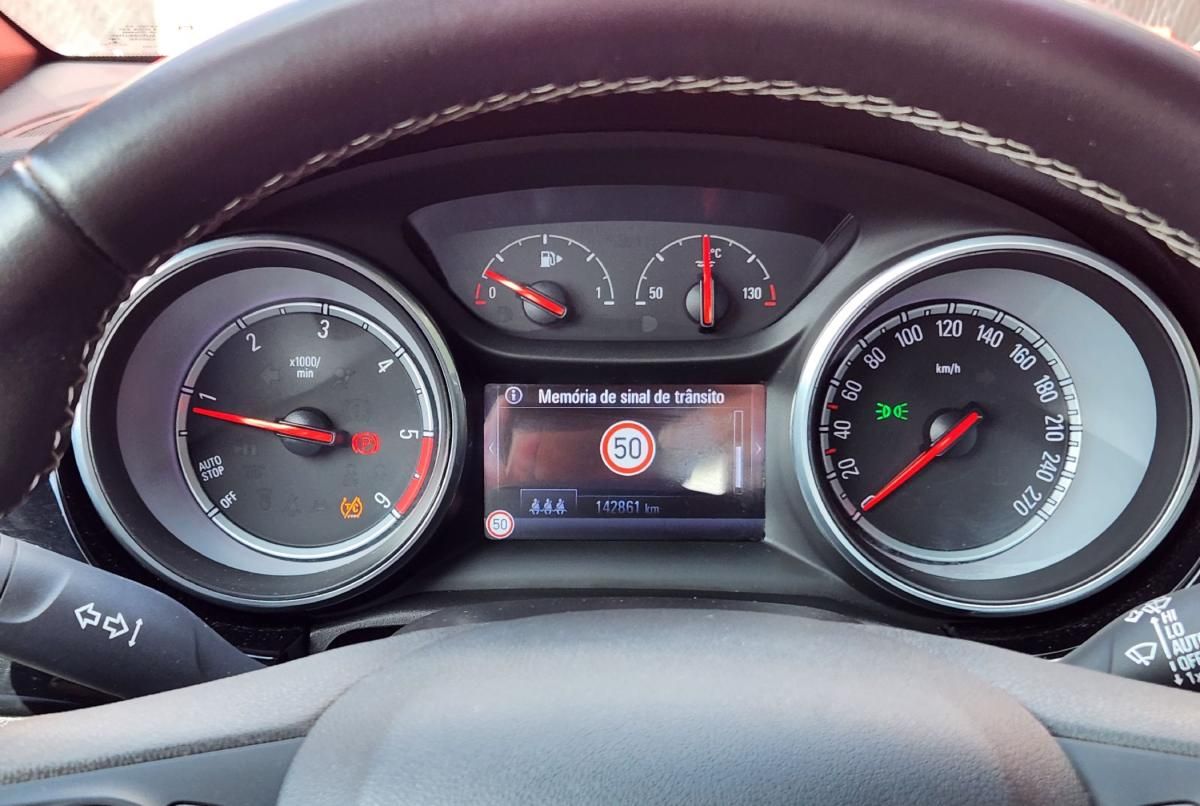 opel-astra-sport-tourer-2018-diesel-1598cc