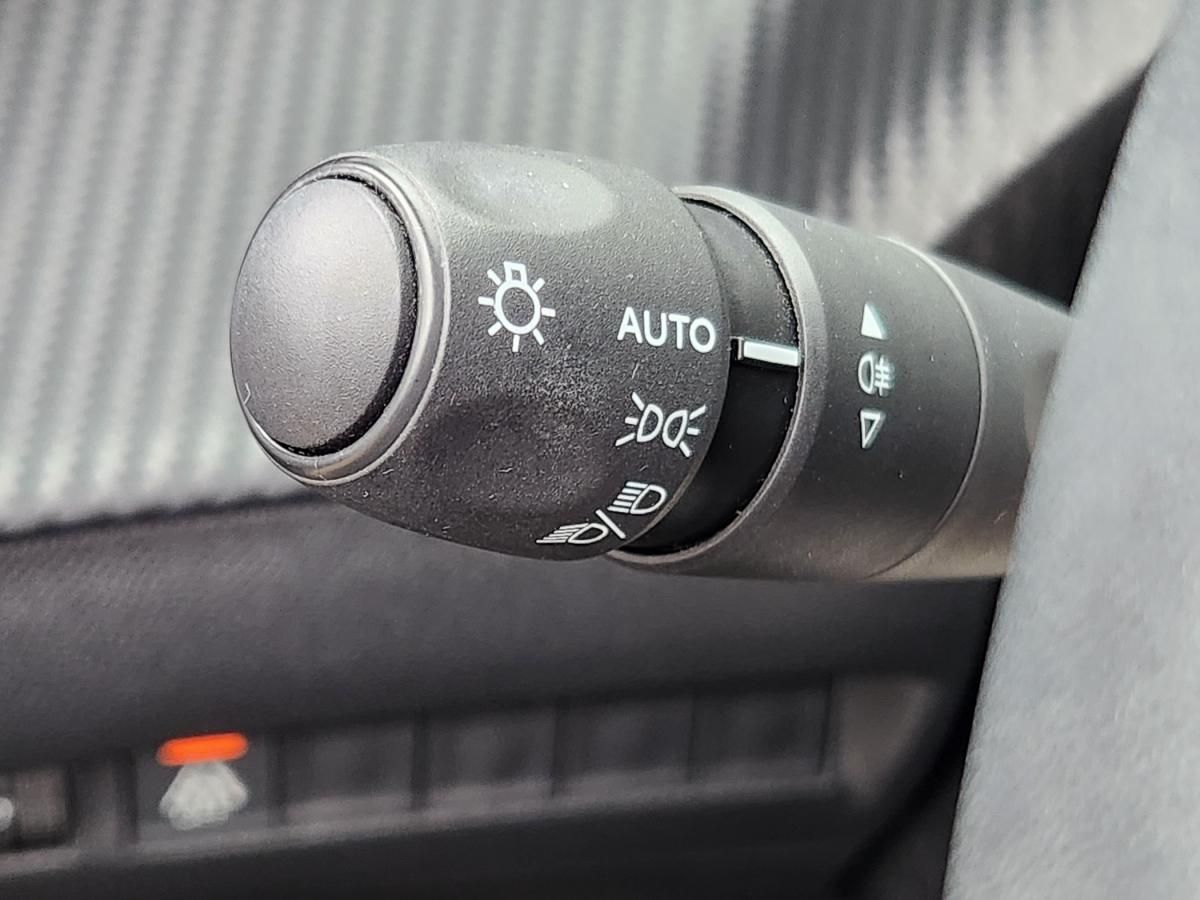 peugeot-2008-2021-diesel-1499cc