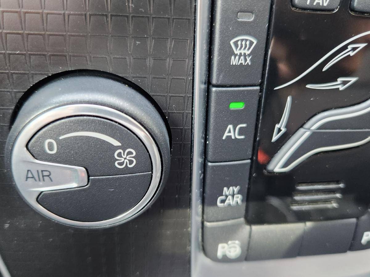 volvo-v40-2018-diesel-1969cc