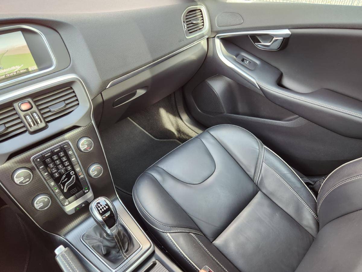 volvo-v40-2018-diesel-1969cc