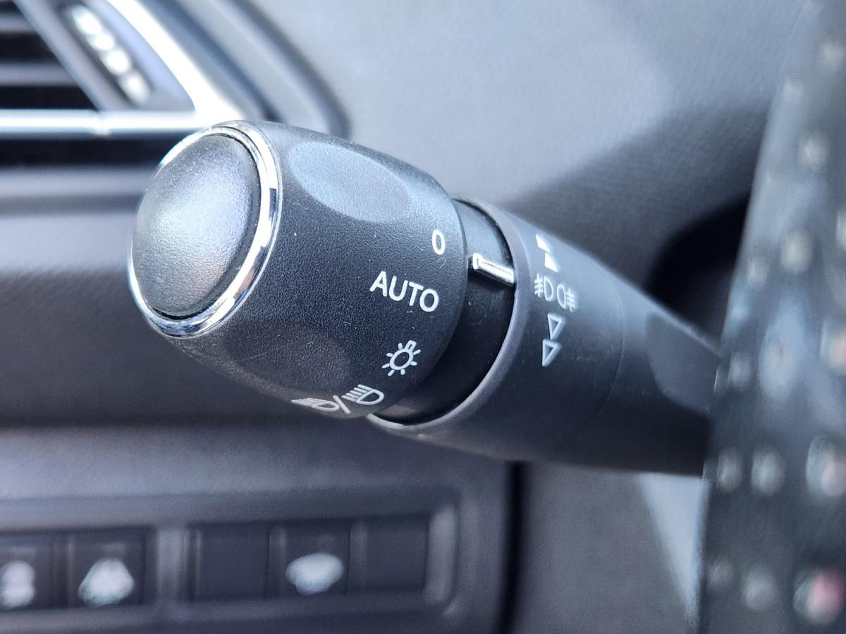 peugeot-308-sw-2018-diesel-1499cc