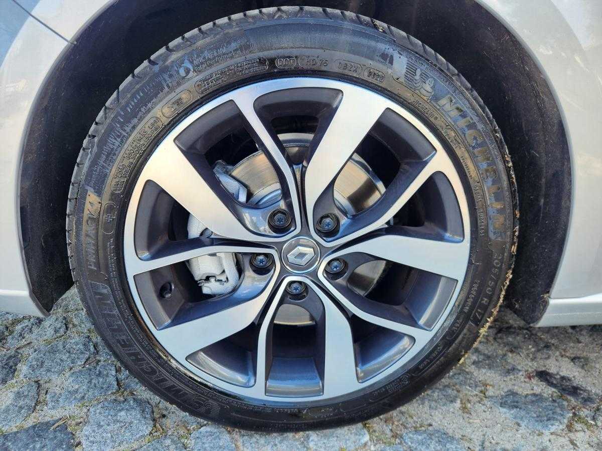 renault-megane-sport-tourer-2017-diesel-1598cc